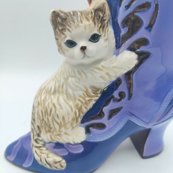 Victorian Boot Vase With Kitten Purple Ceramic Cat Figurine Cottagecore - Picture 3 of 13